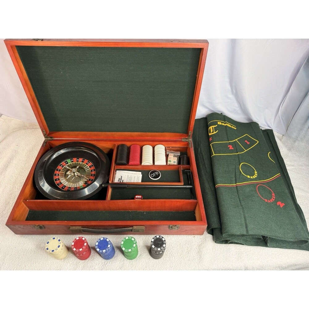 Vintage Portable Wooden poker case with contents